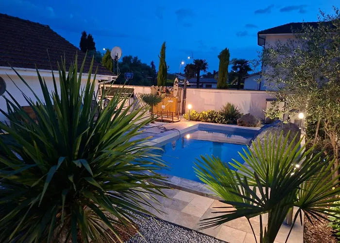 Escapade Du Roi Henri IV A Pau Maison Entierement Privee 6 Personnes & Bebe Avec Piscine, Spa, Brasero & Plancha Ideal Vacances, Week-End, Repos Ou Teletravail